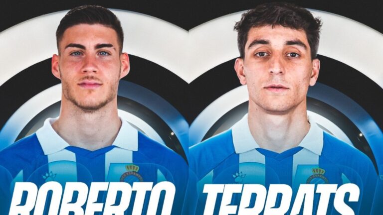 Roberto Fernández y Ramón Terrats lucen la blanquiazul en el túnel de vestuarios del RCDE Stadium