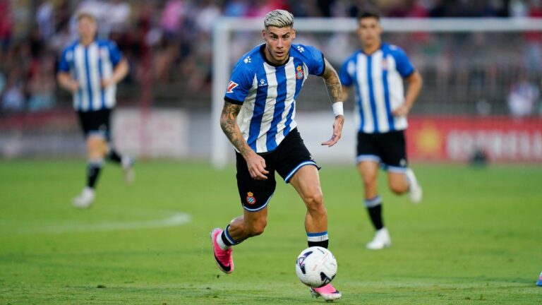 Roberto Fernández se quita la espinita del gol Roberto Fernández jugó la segunda parte de la UE Olot - Espanyol de pretemporada