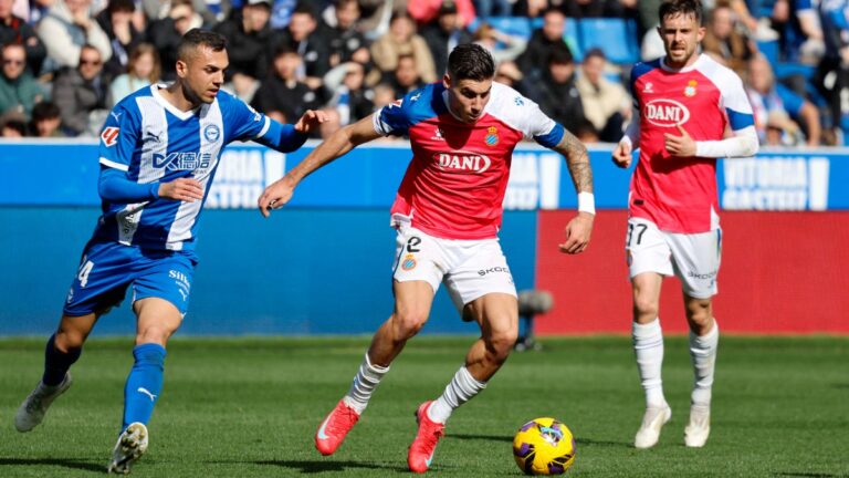 Roberto Fernández fue titular en el Deportivo Alavés - Espanyol