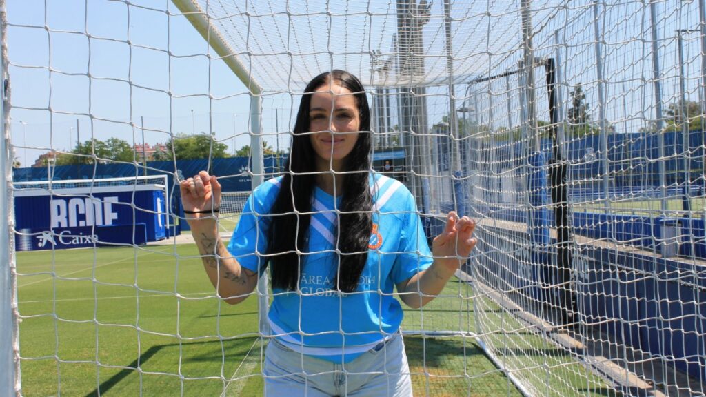 Romy Salvador, en la portería del Campo 1 de la CE Dani Jarque