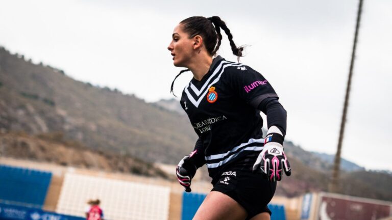 Romy Salvador es titular en el Alhama CF - Espanyol Femenino