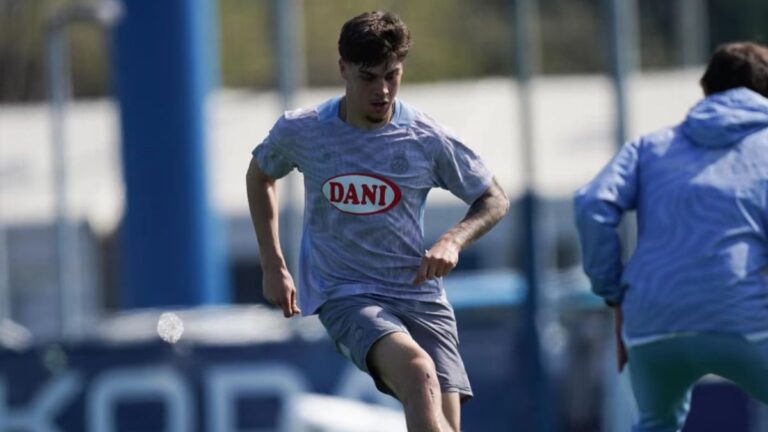 Rubén Aguilar, en un campo de entrenamiento en la CE Dani Jarque