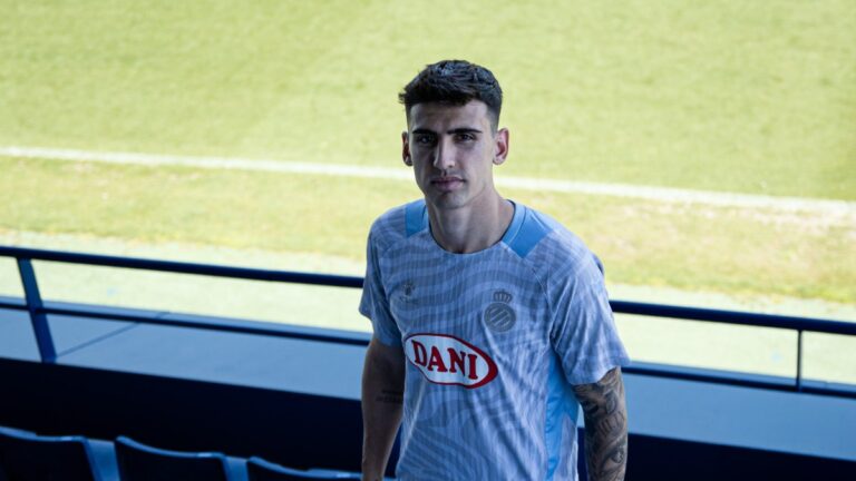 Rubén Sánchez: «Me queda un año de contrato en el Espanyol y lo voy a cumplir» Rubén Sánchez durante la entrevista con 'El 1900'