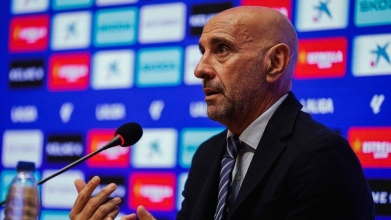 Monchi, en la sala de prensa del RCDE Stadium