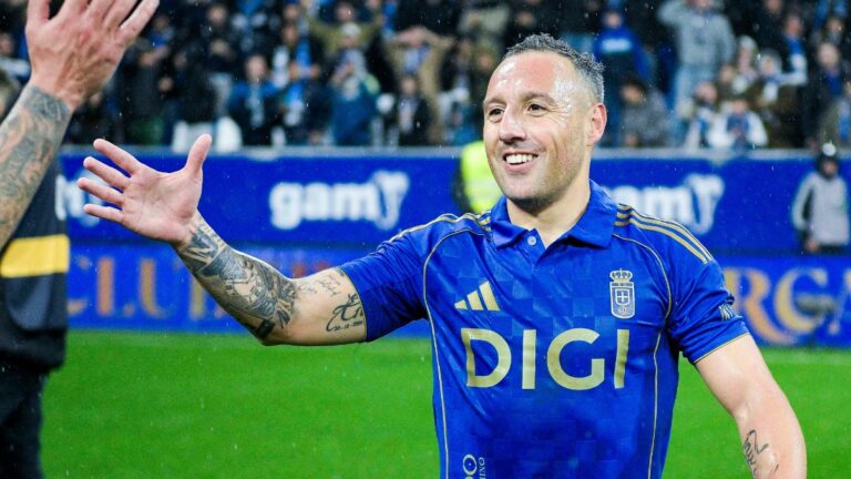 Santi Cazorla se despide del fútbol con el Real Oviedo