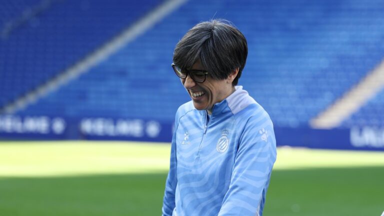 Sara Monforte, antes de la foto oficial del Espanyol Femenino en el RCDE Stadium