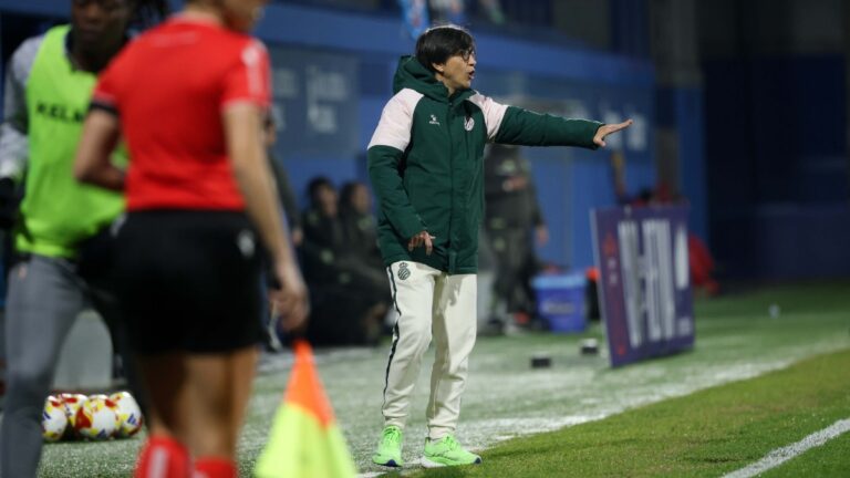 Sara Monforte: «Nos tenemos que quedar con las sensaciones no con el resultado» Sara Monforte, en el área técnica del campo 1 de la CE Dani Jarque