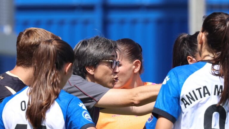 Sara Monforte: «Lo positivo es que peor no podemos hacerlo» Sara Monforte, en el Espanyol Femenino - FC Badalona Women