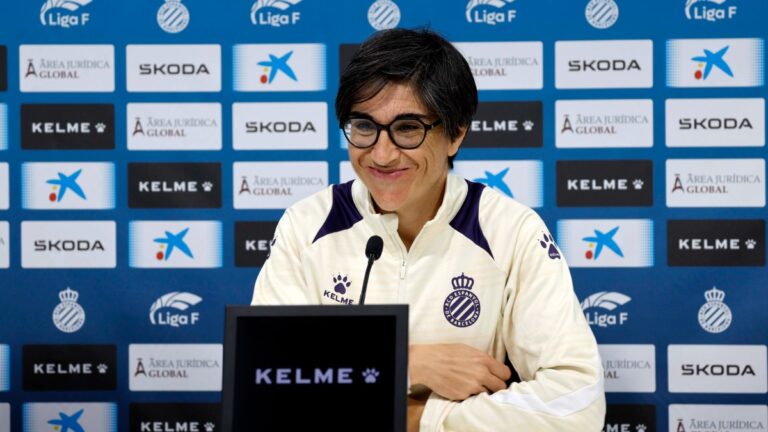 Sara Monforte, en la sala de prensa de la CE Dani Jarque