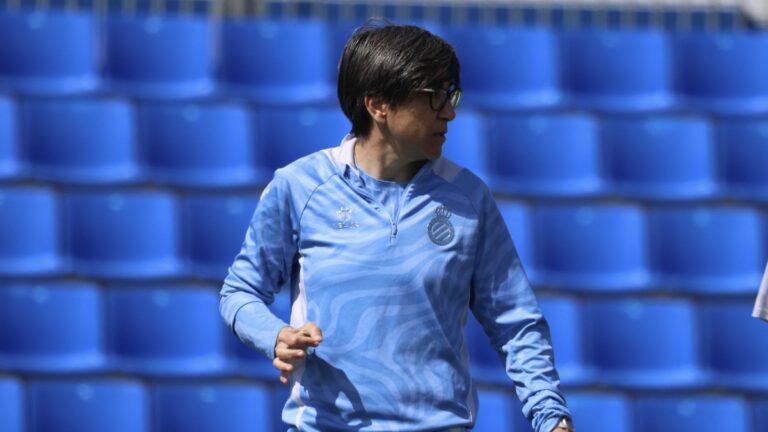 Sara Monforte prepara en la CE Dani Jarque el Alhama CF - Espanyol Femenino