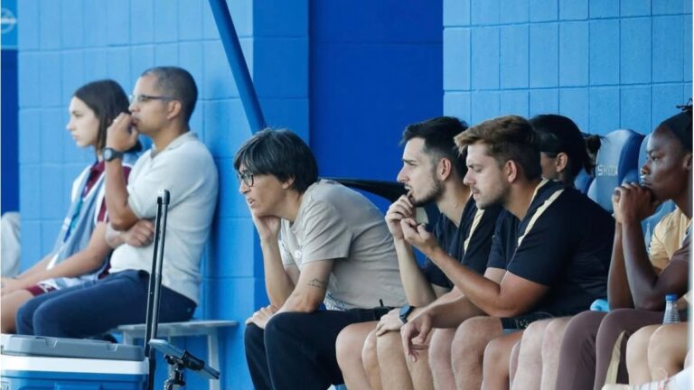 Sara Monforte está muy concentrada durante el Espanyol Femenino - Madrid CFF