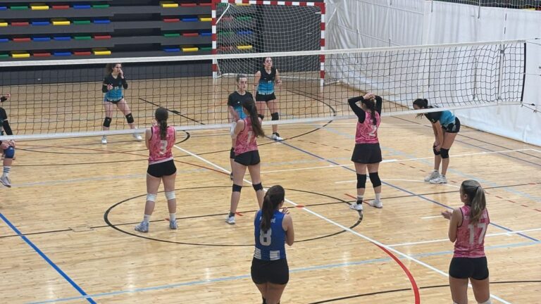 El voleibol femenino de la SD Espanyol arrasa la jornada como local El Senior B cayó por 1-3 en su visita al CV Martorell