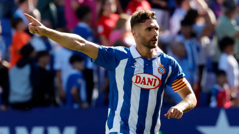 Sergi Gómez dando directrices ante el RCD Mallorca