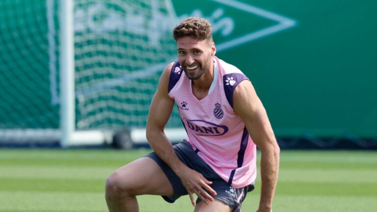 Sergi Gómez entrena con el Espanyol en la CE Dani Jarque