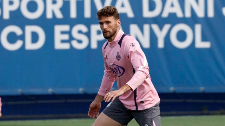 Sergi Gómez entrena en la CE Dani Jarque con el Espanyol