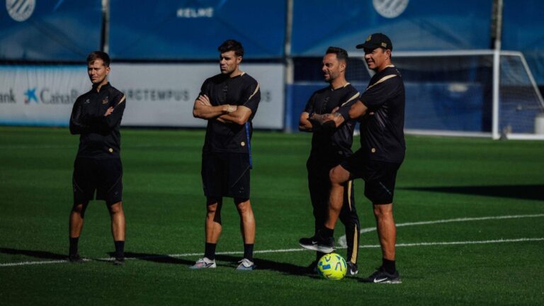 Sergio García entrena al primer equipo del Espanyol en la CE Dani Jarque
