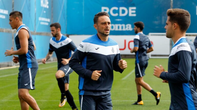 Sergio García entrena en la CE Dani con el Espanyol
