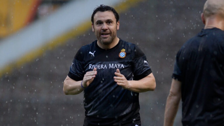 El ex técnico perico en un entrenamiento