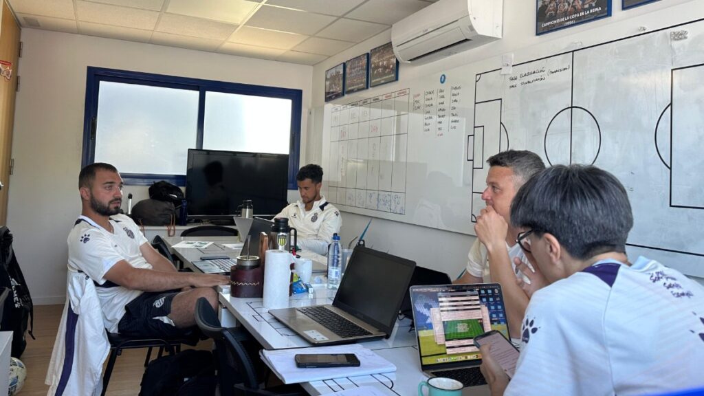 Dolors Ribalta: "La apuesta tiene que ser un poquito más para poder dar un plus" 2 staff tecnico espanyol femenino ligaf pretemproada entrevista dolors ribalta el1900
