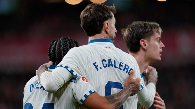 Tyrhys Dolan y Calero, titulares en el Athletic Club - Espanyol en San Mamés