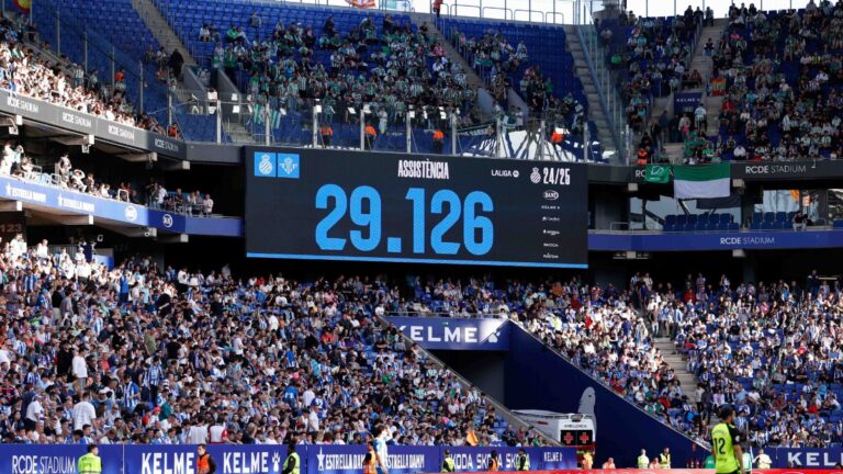 El RCDE Stadium rozó la barrera de los 30.000 espectadores en el Espanyol - Real Betis