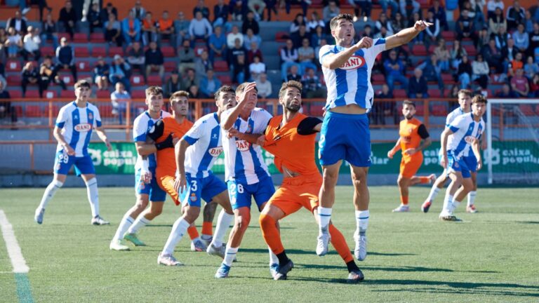 Imagen del duelo de la pasada campaña en San Gregorio entre el Torrent CF y el Espanyol B