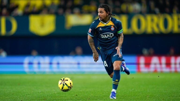 Tyrhys Dolan, titular en el Villarreal CF - Espanyol