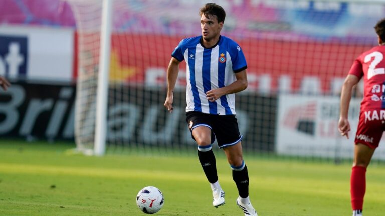 Urko González de Zárate acepta su rol de central Urko González de Zárate juega de central en la pretemporada