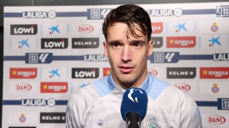 Urko González de Zárate: «Dejando espacios te arriesgas más» Urko González, protagonista en zona mixta del Espanyol 0-2 Villareal