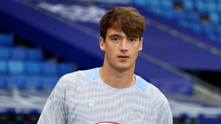 Urko González de Zárate prepara un partido de LaLiga en el RCDE Stadium