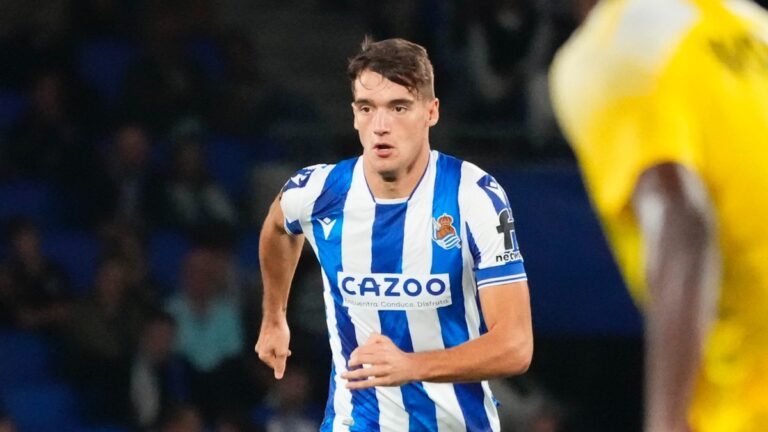 Urko González es un jugador que pertenece a la Real Sociedad