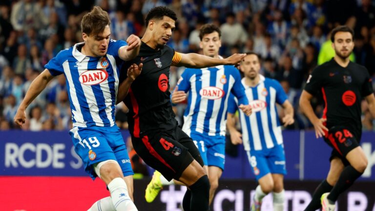 Urko González de Zárate en el último derbi que se jugó en el RCDE Stadium