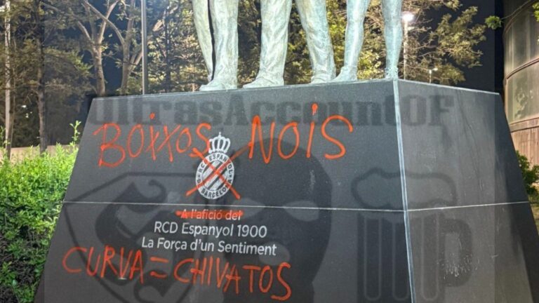 El Espanyol denuncia el vandalismo de los Boixos Nois en el RCDE Stadium Los Boixos Nois dejan su firma en un acto vandálico en la estatua de la afición del Espanyol