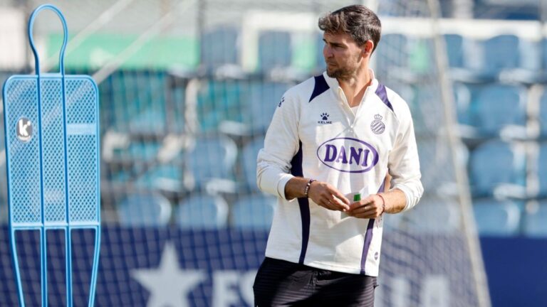 El nuevo entrenador del filial, Víctor Cea, dirigirá su primera partido ante la UD Alzira