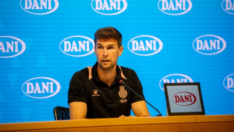 Víctor Cea atendió a los medios de comunicación en el Espanyol B 1-1 CE Europa