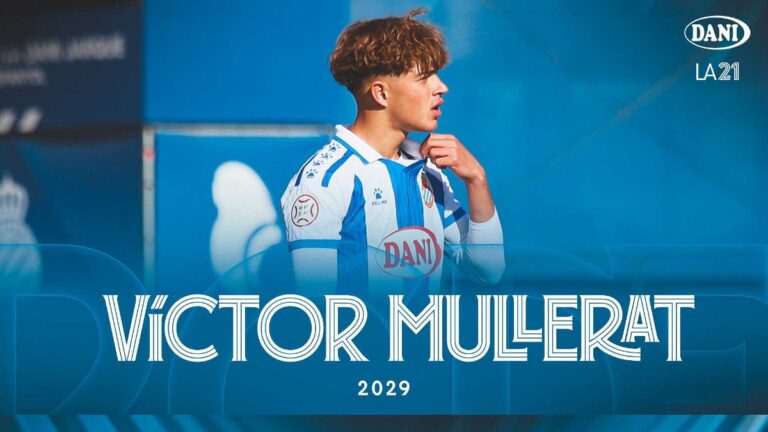Víctor Mullerat viste la blanquiazul en un partido con el Juvenil A