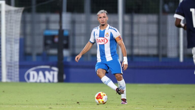Xavi Rufo lució el brazalete del '21' en el Espanyol B - CE Manresa de pretemporada
